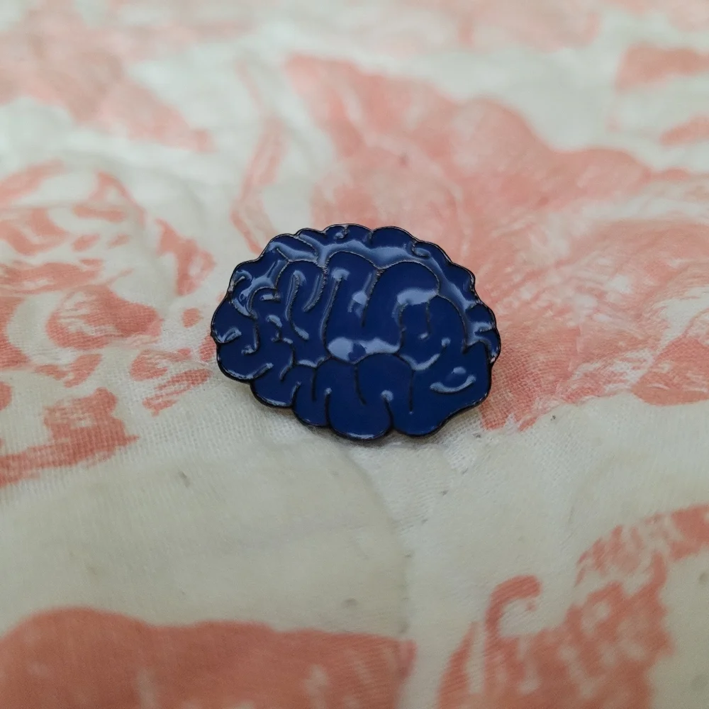 Blue brain enamel pin - Picture 3 of 4